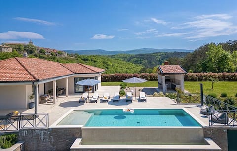 NEW Villa Green Forest with WELLNESS & salty pool
