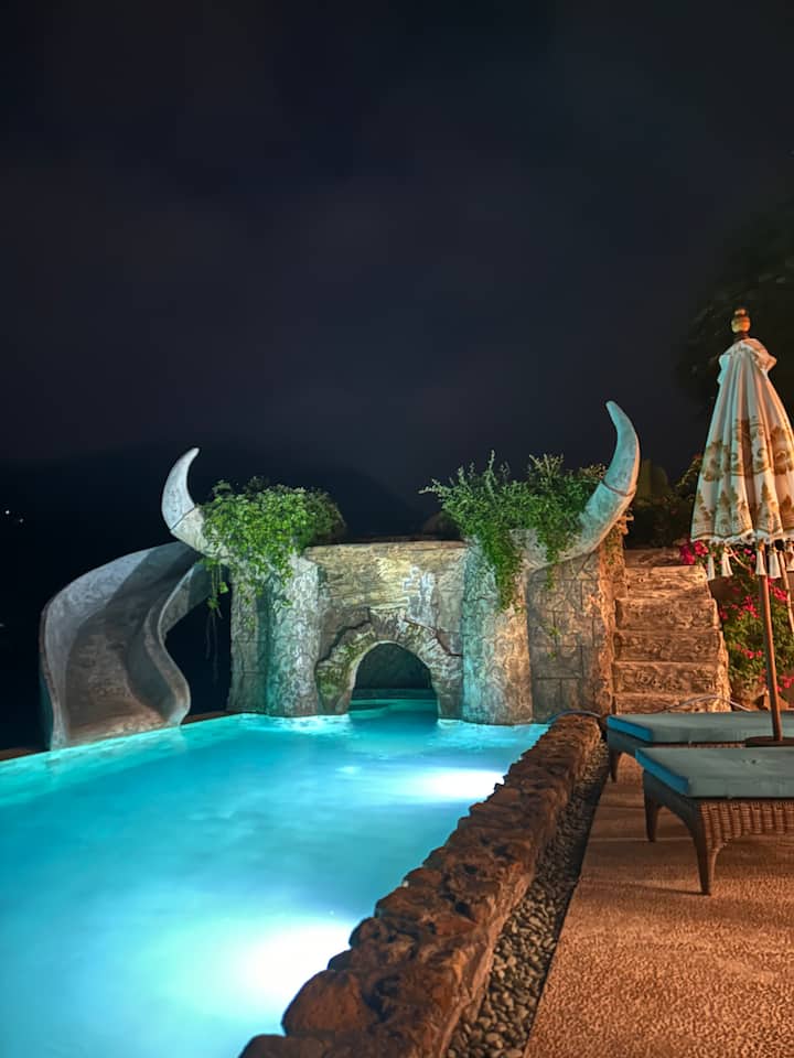Dragon's Nest With Waterslide And Panoramic View - Seraya