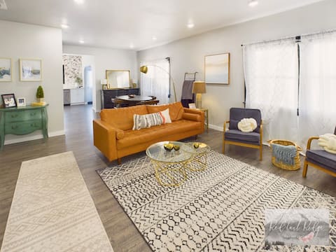 AC! Family space- Retro Home in Historic Albany