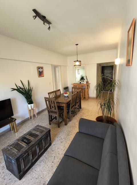 Top Airbnb: Spacious & Comfy Apart – Remote Work & Relax en Mendoza