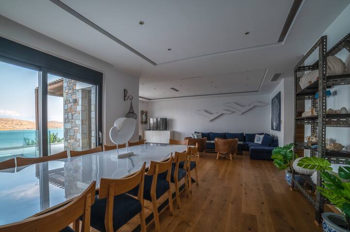 Seafront Villa – heated pool & access to a beach gallery image 4