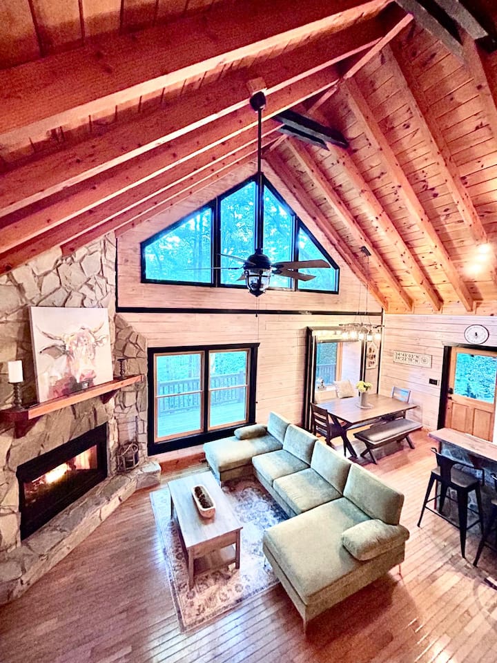 Blue Ridge Cabin | 3br|hot Tub|dog-friendly|views