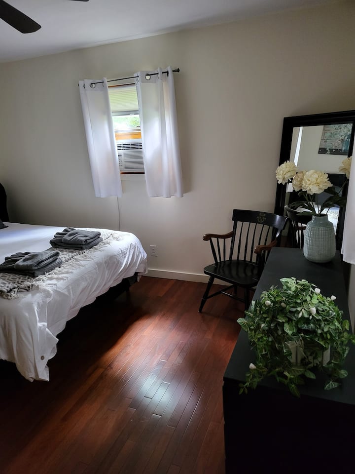 Cozy 4BR/2BA Home near Okemo, Killington Mountains