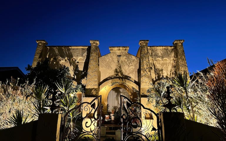 Historic Atwater Village Fantasy Bungalow