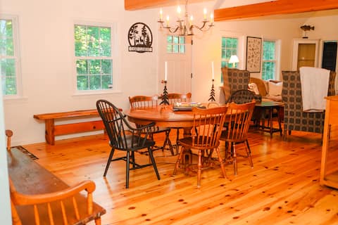 Cozy Knights Hill Home