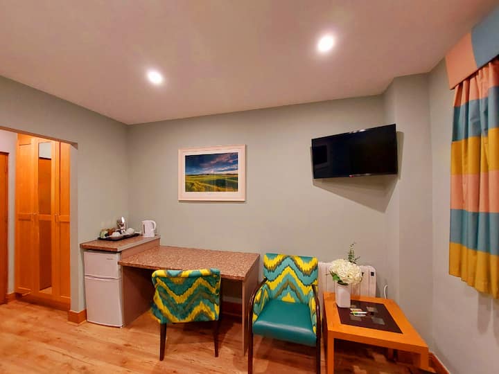 No.1 The Kingfisher Double & Single (Sleeps 3) - Dublin