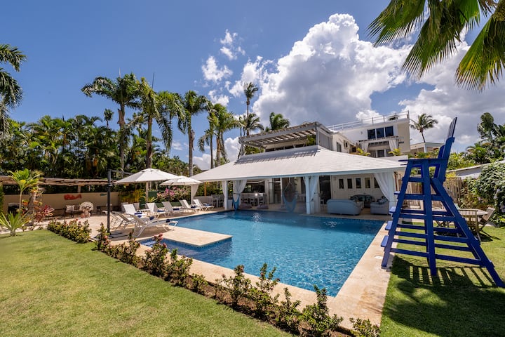 Luxury Beachfront Villa on Las Ballenas Beach