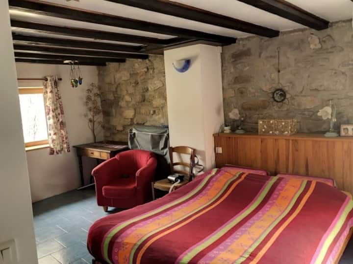 chambre parentale au premier étage avec salle d'eau attenante