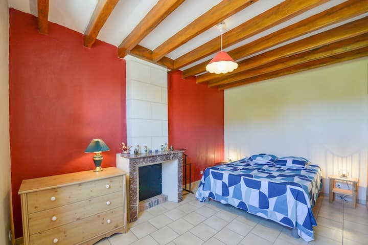 Chambre au rez de chaussée avec un lit double 160X200