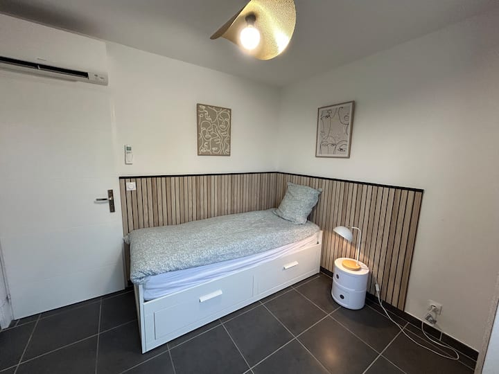 Kitanda cha sentimita 90 ambacho kinaweza kuwa kitanda cha sentimita 160 kwa watu 2