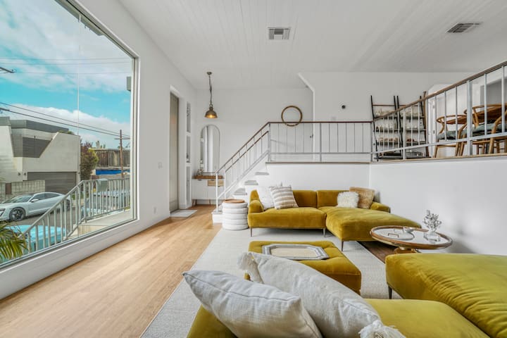 Architectural | Silver Triangle | Rooftop Deck