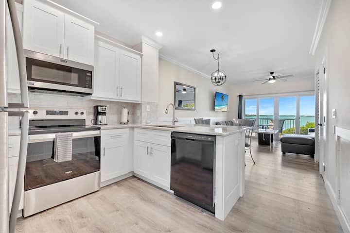 Villa 5020 On Duck Key Boat Slip Available - Marathon, FL