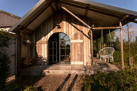 Lodge with private sauna, outdoor bathroom & breakfast.