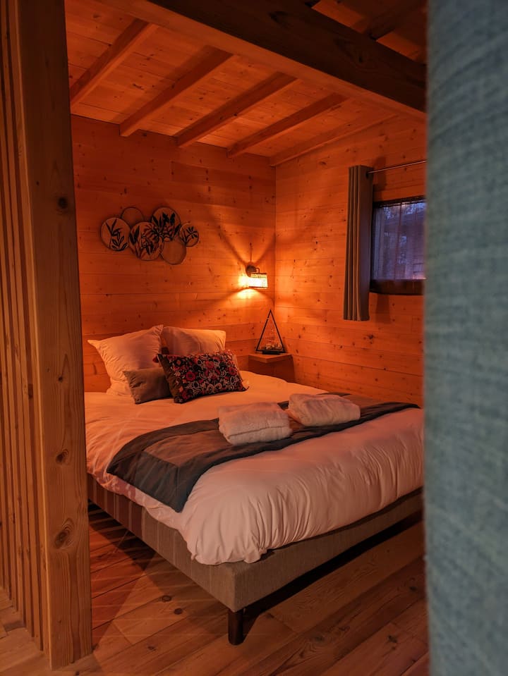 Დაისვენეთ წყლისპირა ხის სახლებში!