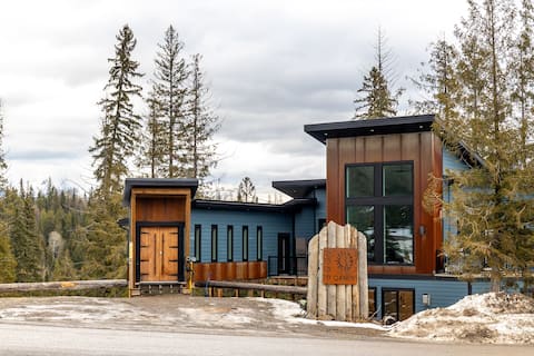 Ski in Ski Out with Huge Game Room and Hot Tub