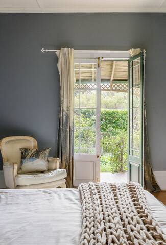 Richmond Farmhouse – pet friendly with garden gallery image 4