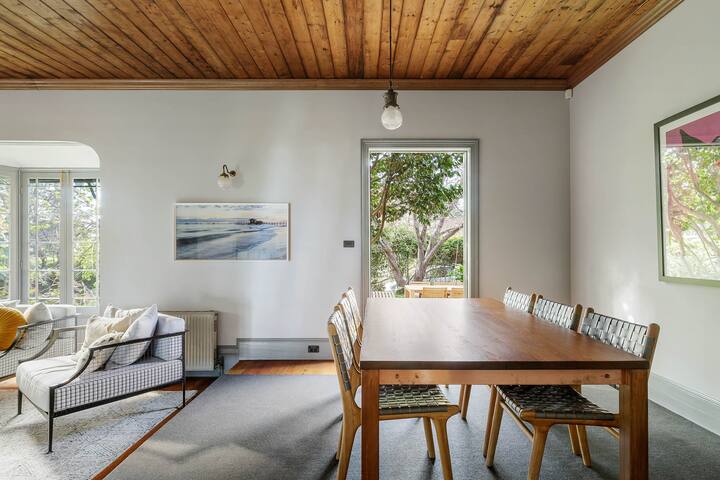 Richmond Farmhouse – pet friendly with garden gallery image 3