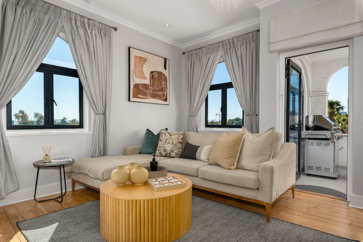Elegant City Escape | Pool, Braai & Balcony Lounge