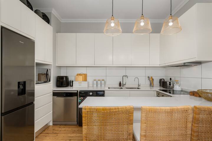 Elegant City Escape | Pool, Braai & Balcony Lounge gallery image 5