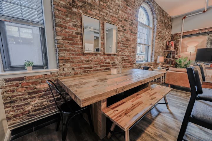 4br/2ba | 200mbps Internet | Luxury Keyless Entry gallery image 5