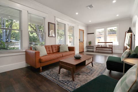 Popular Airbnb listing: Luxurious Bungalow Tampa Bay/Bush Gardens in Sulphur Spring