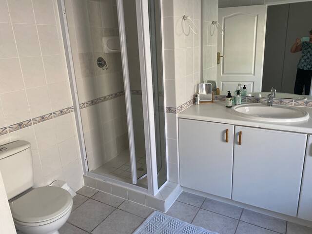 Charming Holiday Cottage on secure Golf Estate gallery image 2