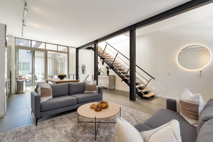 Stylish 4-Bedroom house – NO load shedding. gallery image 4