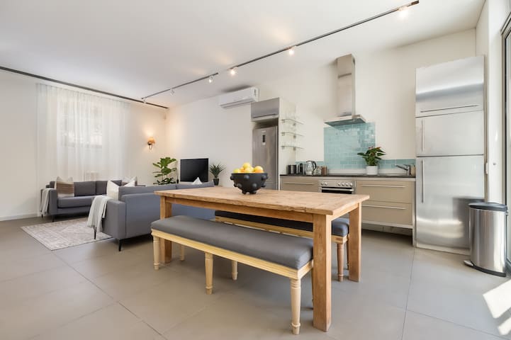 Stylish 4-Bedroom house – NO load shedding. gallery image 5