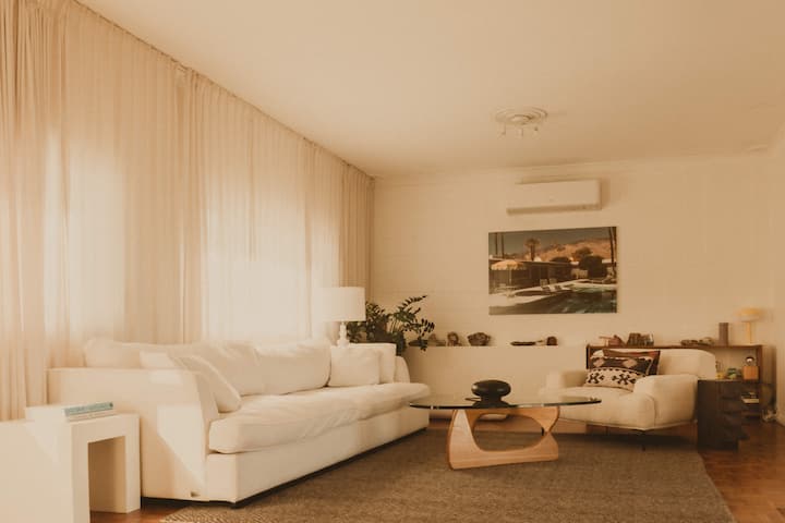 4 Bed Mid-century Creative Oasis With Ocean Views - Cronulla