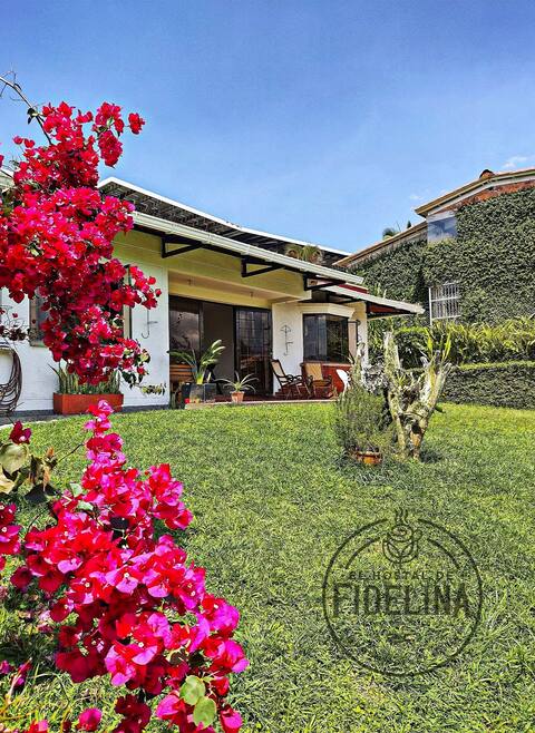 Casa Campestre en Sta. Rosa.