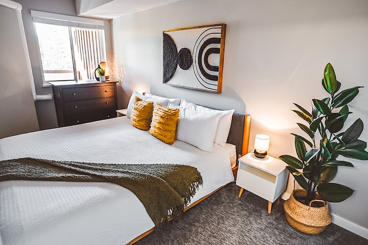 Modern 1 Br Village Condo With Hottub/free Parking - Whistler