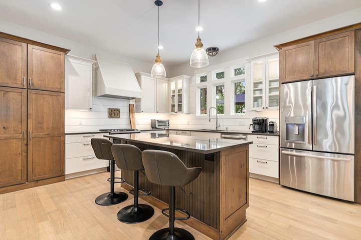 The Oakland South: 3br/2ba 1 Block To North Beach - South Haven, MI