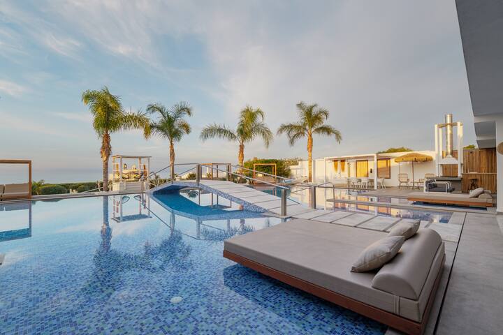 White Luxury Villa gallery image 2