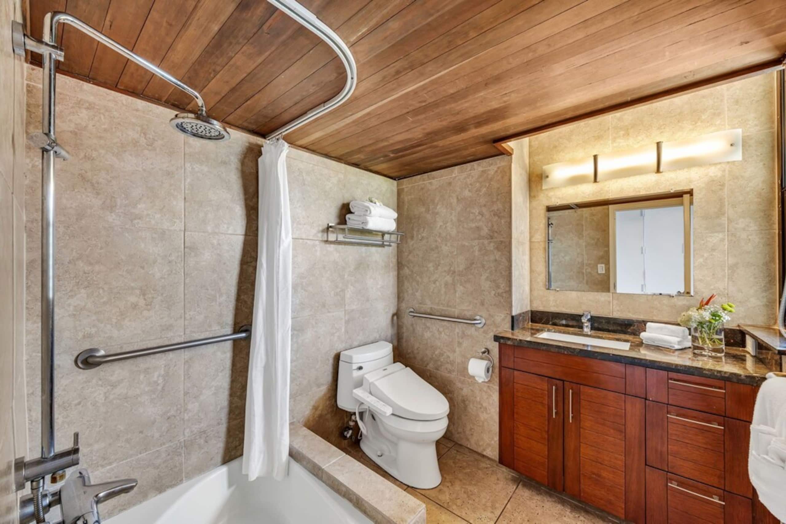 Condo in Lahaina · ★4.83 · 1 bedroom · 2 beds · 1 bath - Image 8