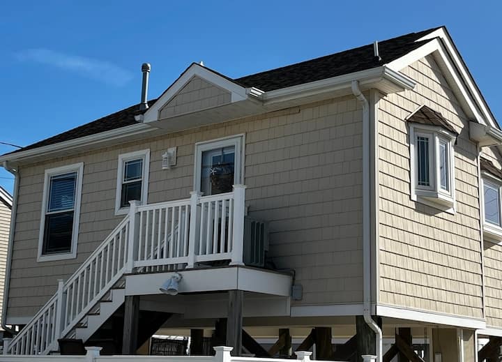 Cozy Beach Cottage: Walk To Both The Beach & Bay. - Lavallette, NJ