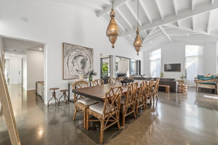 Tropical Beachside Family Retreat – Mineral Pool gallery image 2