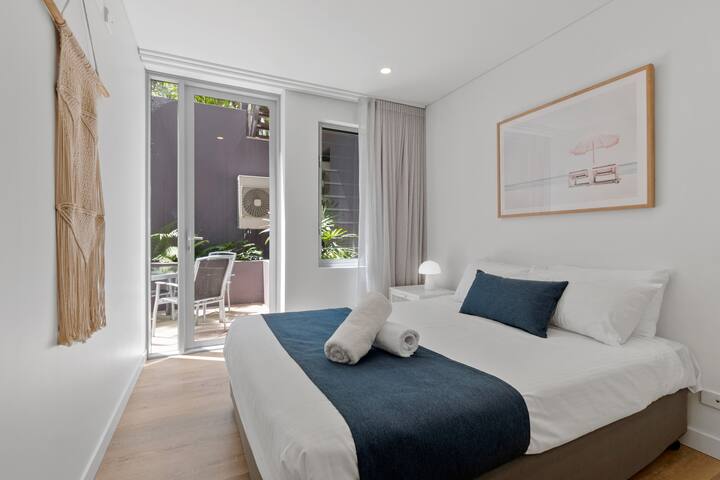 Stunning 2 Storey Apartment with Ocean Views gallery image 5