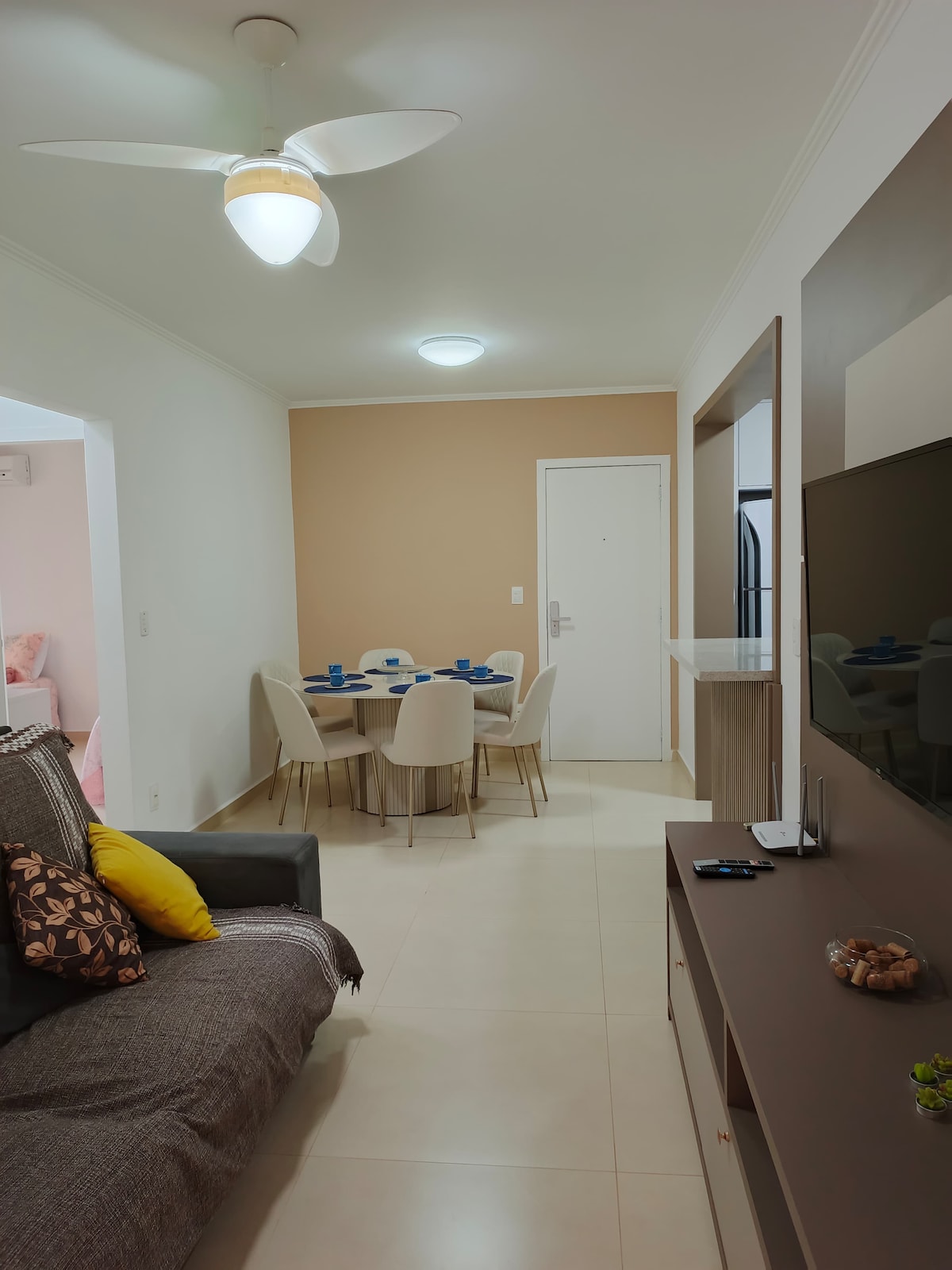 Popular Airbnb listing: Apartment 50 meters from the sea in Meia Praia - Itapema in Itapema