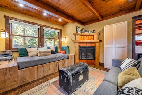 Top performing Airbnb: Craftsman Cabin with Sauna - walk to lake & trails in Kings Beach
