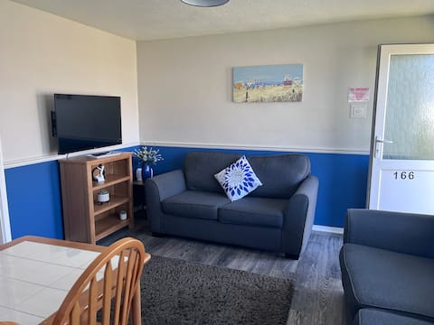 Popular Airbnb listing: Hemsby Chalet 166- Florida Park- modern and cosy in Hemsby