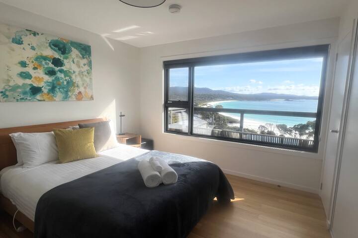 MOONRISE BINALONG BAY Stunning views – Brand New gallery image 5