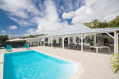 Exceptional Villa with Sea View and Pool – Cacyli