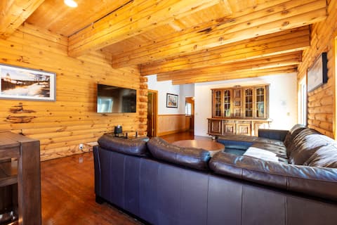 Top performing Airbnb: Huge Comfy Beautiful Log Cabin 7bdrms HotTub/Sauna in Meyers