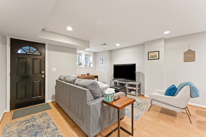 2 Bedroom 1 Bath W/easy Parking - Washington D. C., DC