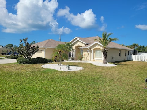 Englewood, Fl 2 bedroom home with heated pool.