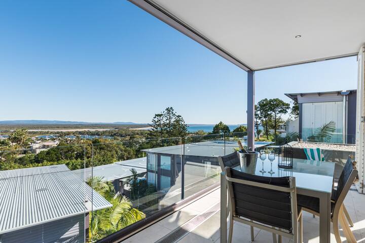 Spacious Penthouse with Stunning Ocean Views gallery image 2