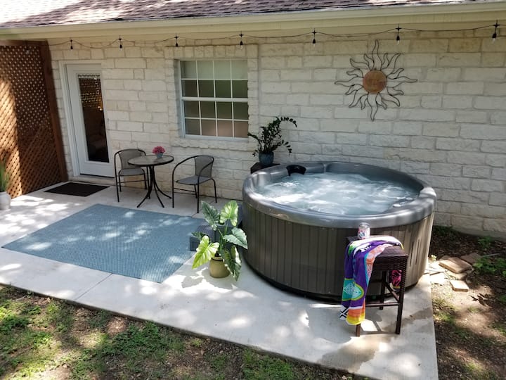 Getaway Under The Elms - Austin, TX