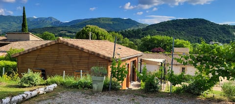 Les NELLS, wood-frame house