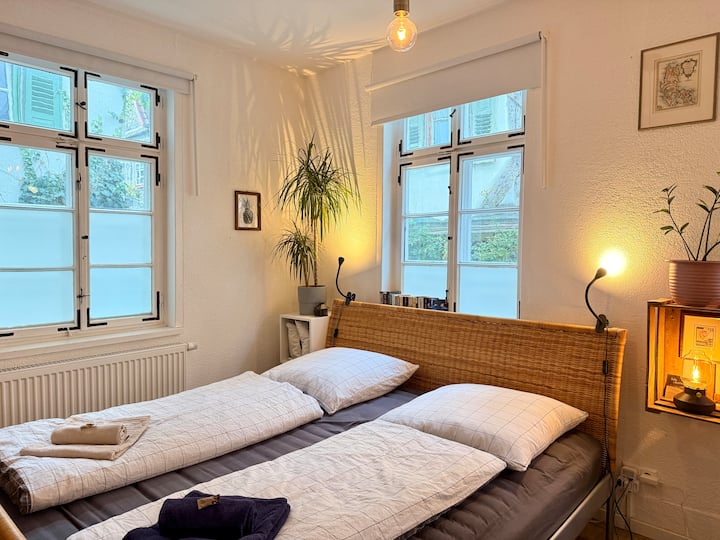 Fleti ndogo lakini kitanda kikubwa, ungependa nini zaidi?
Hicho ndicho kitanda kikubwa ambacho unakipata tu katika Hoteli kubwa zaidi.
1,80m x 2,00m