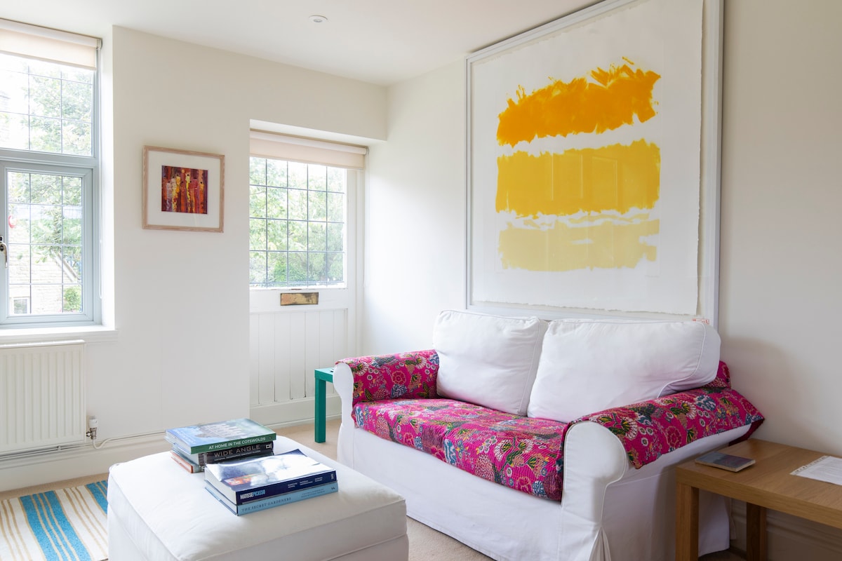 Top Airbnb: Cotswold Stable Cottage in Cotswold